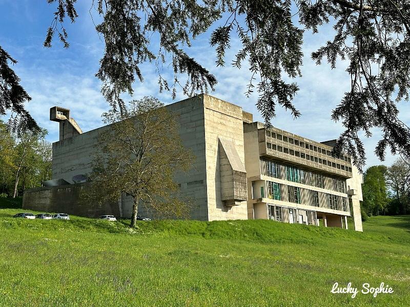 Le Corbusier Couvent de la Tourette intérieur jeux de lumières colorées
